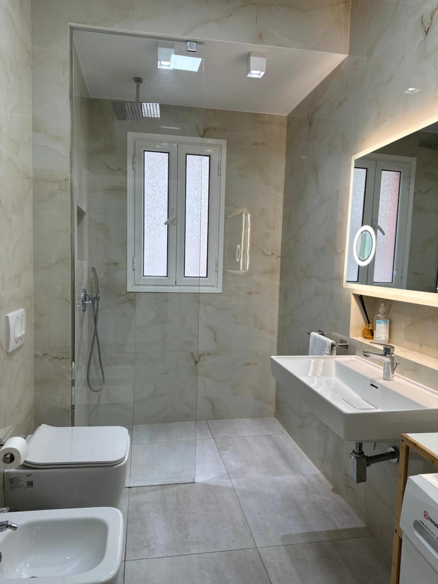 Lungomare Luxury Sea View * Vlora