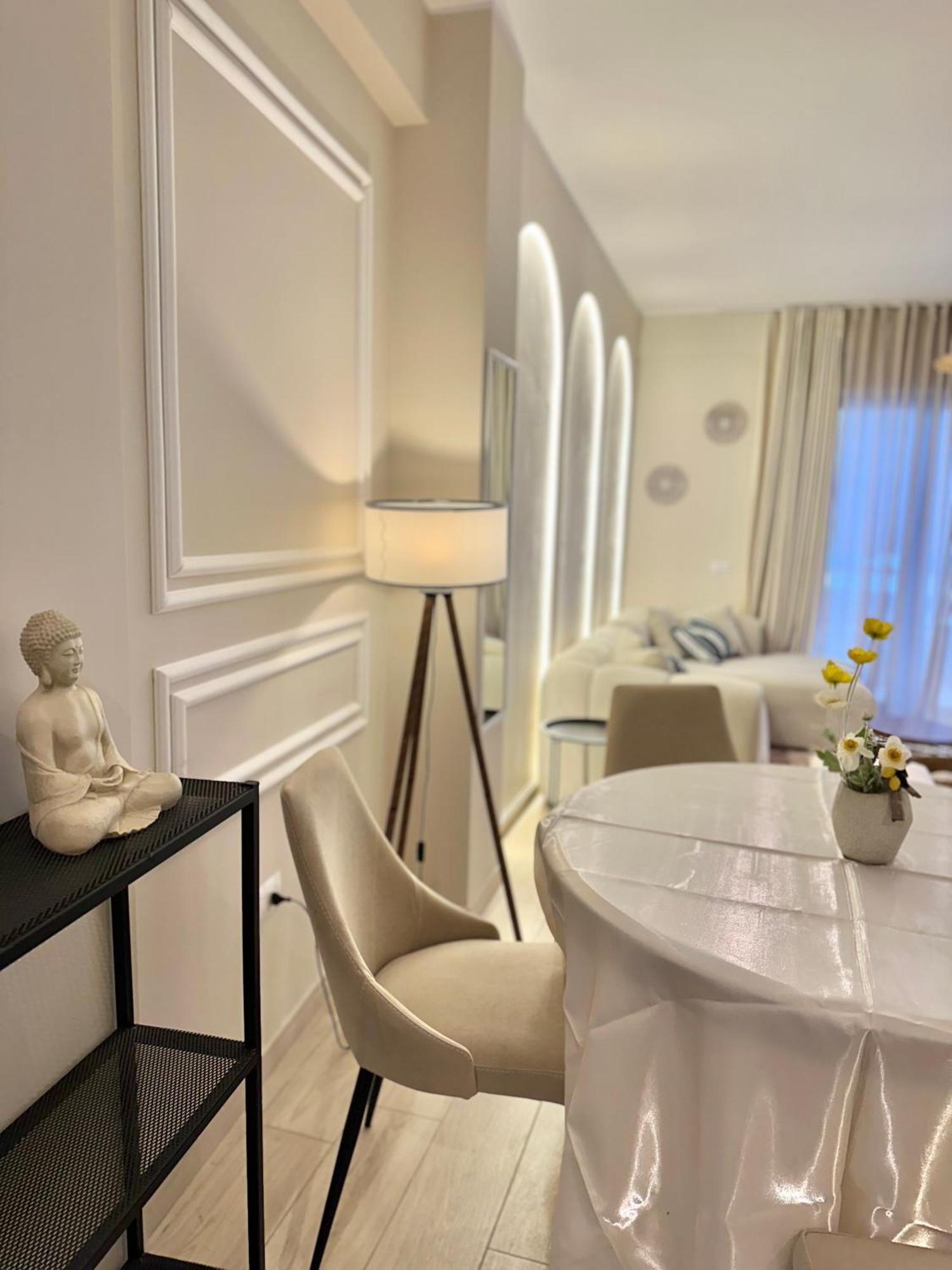 Lungomare Luxury Sea View * Vlora