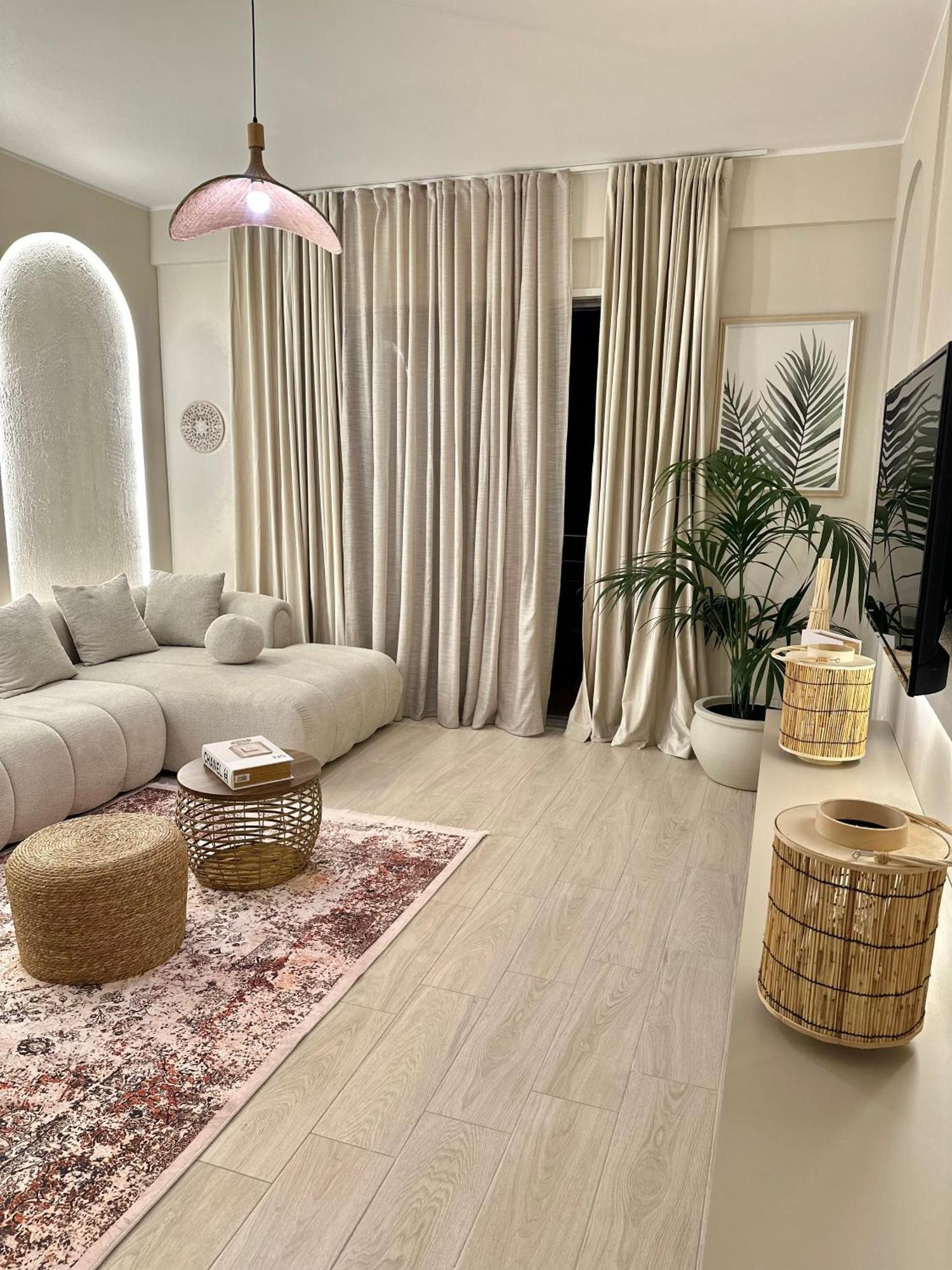Lungomare Luxury Sea View * Vlorë