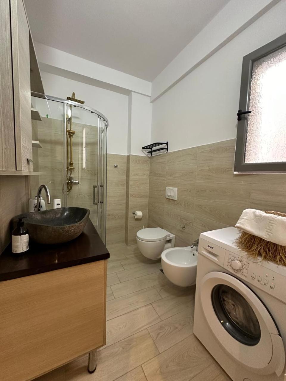 Lägenhet Lungomare Luxury Sea View Vlorë